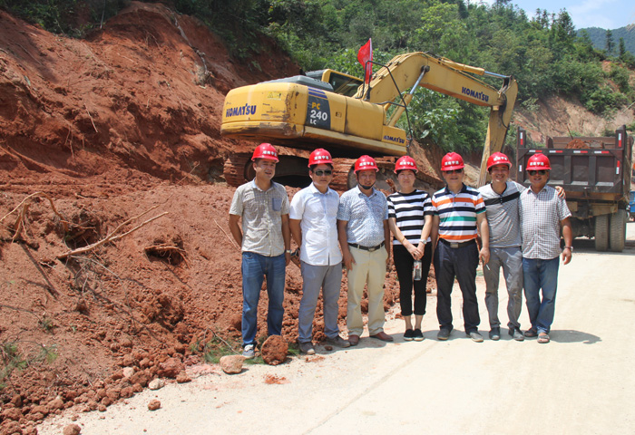熱烈祝賀炎陵縣S347石潮至壟下公路改建工程項目路基工程開工
