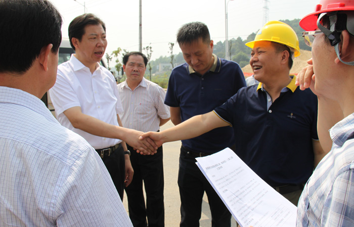 毛騰飛市長親臨株洲市銅塘灣至湘潭板塘鋪公路（株洲段）三期工程施工現(xiàn)場督查項目建設情況